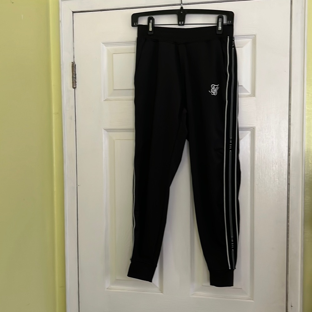 MEN’s SikSilk Nylon tapered joggers in size SMALL (28-30)